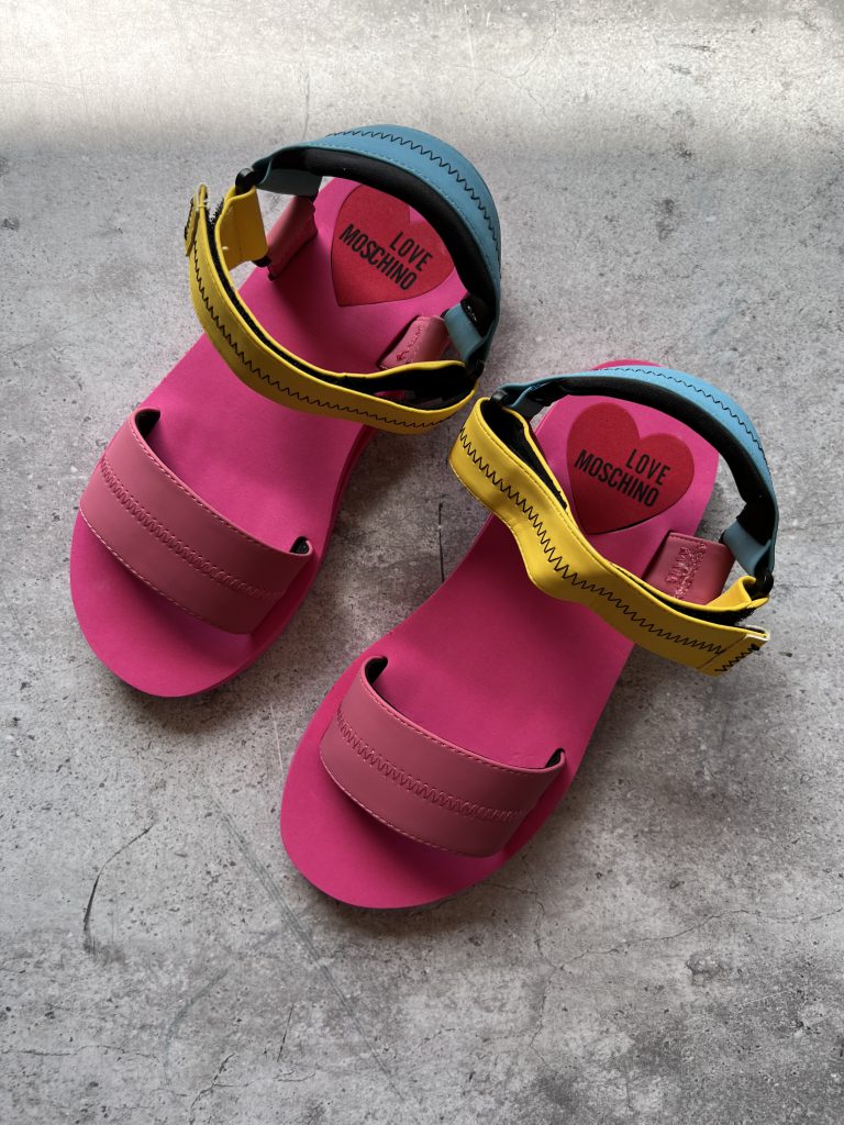 JA28082 LOVE MOSCHINO