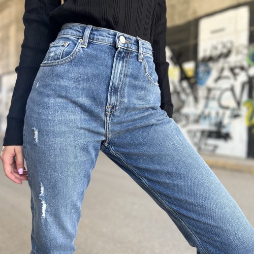 DW15517 T MOM JEANS