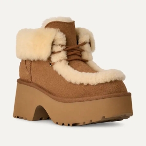 אסמי לייס אפ UGG