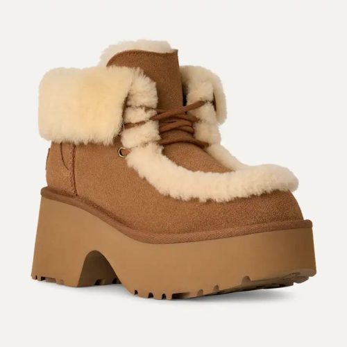 אסמי לייס אפ UGG