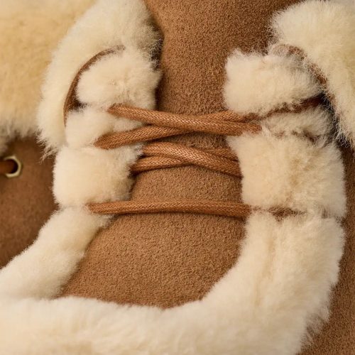 אסמי לייס אפ UGG