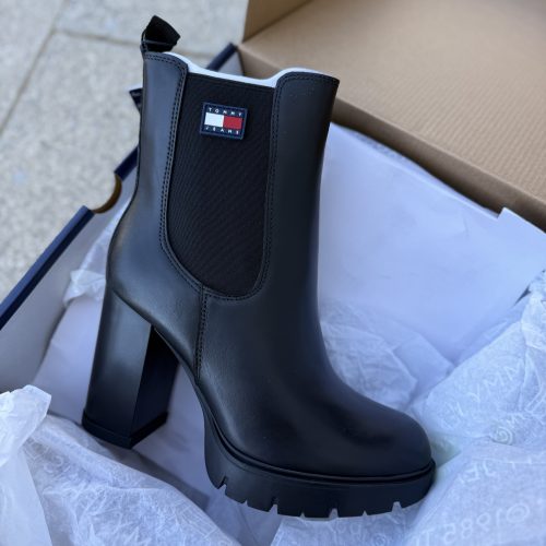 EN02831 TOMMY מגף שחור