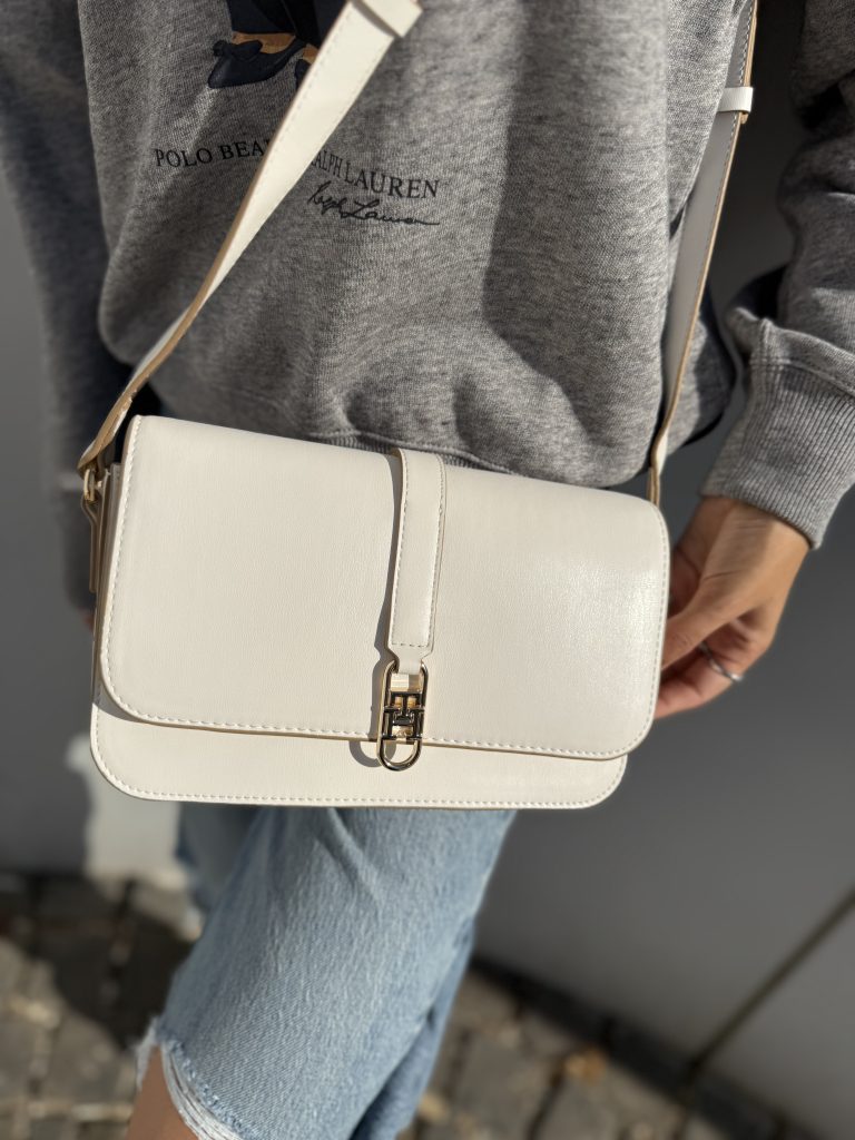 AW17723 TOMMY לבן