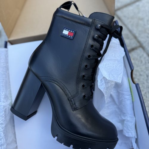 EN02832 TOMMY מגף שחור