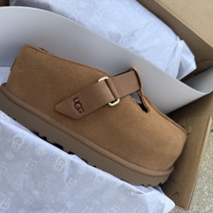 גולדנסטאר קלוג UGG צבע: כאמל