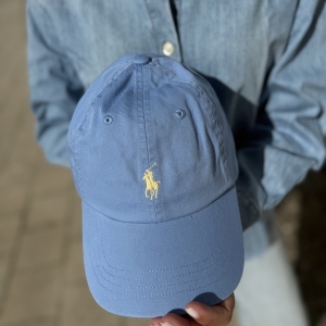 Polo P709 כובע תכלת