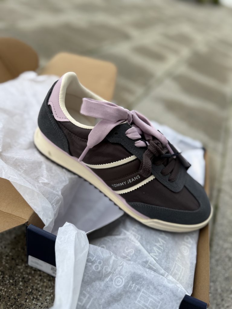 Tommy Hilfiger · סניקרס